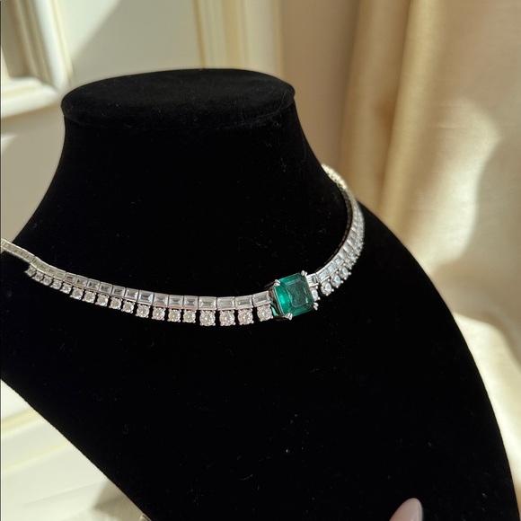 Emerald Necklace - Picture 3 of 3